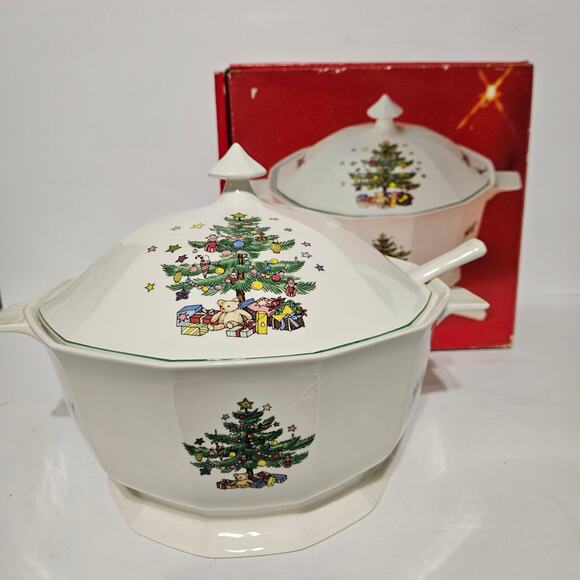 Nikko Christmastime Covered Soup Tureen and with Ladle 3 1/2 qt Original Box - Picture 1 of 9